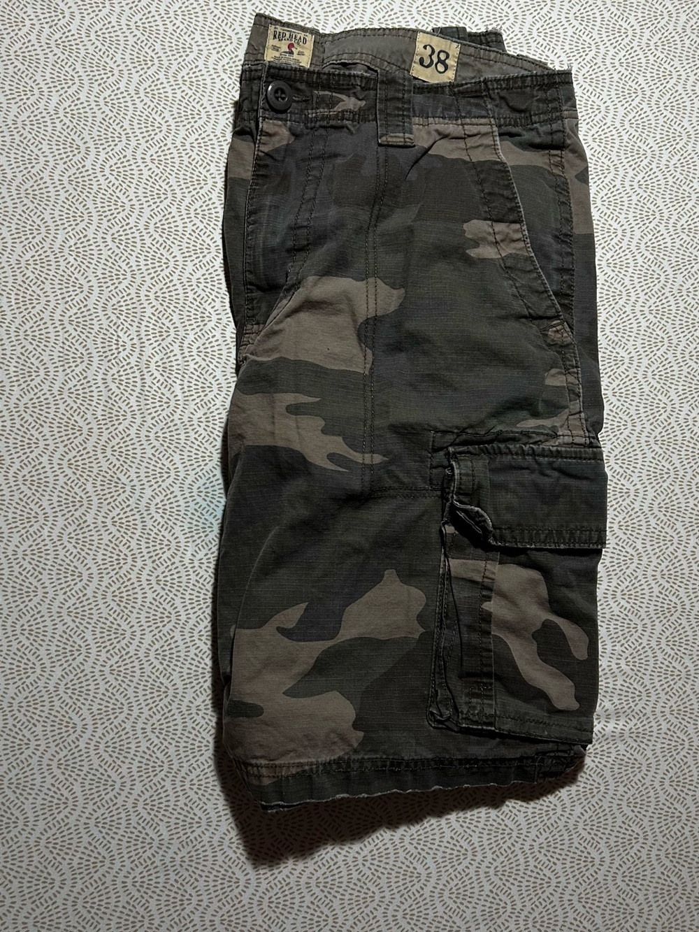 2000s Y2K RedHead Men's Camo Cargo Shorts in Black and Green